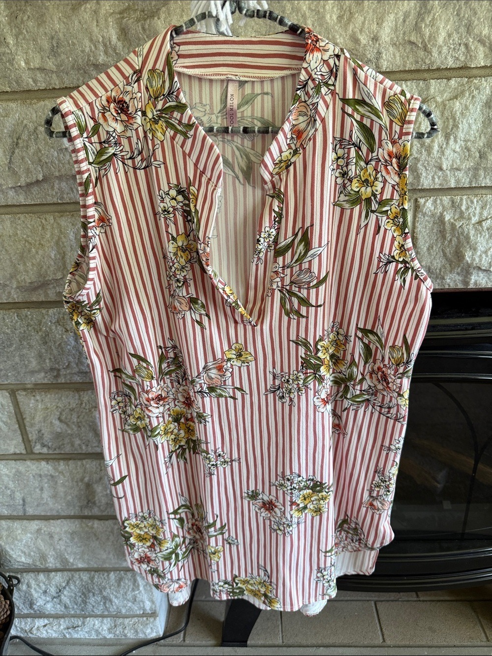 Cool Melon Pink Floral Striped V-Neck Sleeveless Blouse